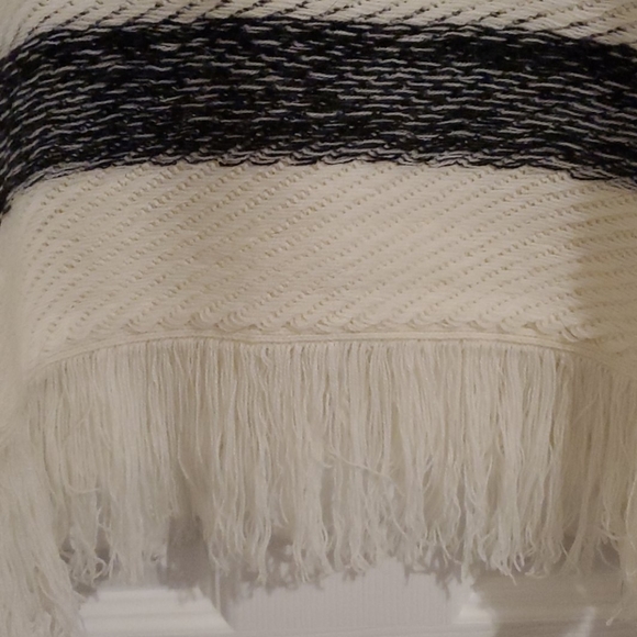 Dynamite Poncho - Picture 2 of 4